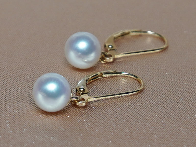 Arany fülbevaló valódi gyönggyel